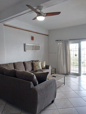 Smart TV, DVD player, books - Spacious 2BR Villa, Stunning Caribbean Sea View, 10 mins from the beach! (Charlotte)