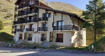 Beautiful apartment above Molines en Queyras, with breathtaking mountain views.