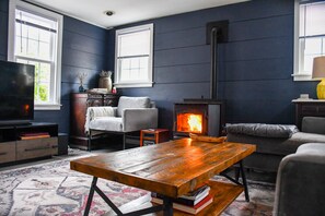 Cheminée, jeux vidéo, livres