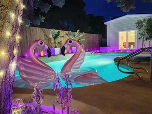 Outdoor pool - 6x3 Lux Villa, 10m2Strip, Pool+Spa+Casita+7carpark (Henderson)