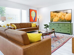 Smart TV, fireplace, video games, books - 6x3 Lux Villa, 10m2Strip, Pool+Spa+Casita+7carpark (Henderson)