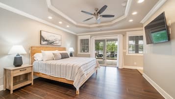 8 bedrooms, desk, iron/ironing board, travel cot