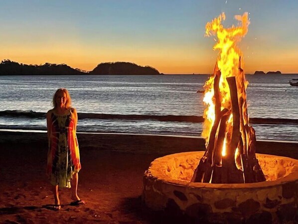 Beach nearby, sun loungers, beach towels