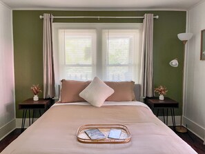 2 chambres, coffre-fort, bureau, fer et planche à repasser