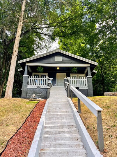 NEW! Modern & Cozy close to Downtown Attractions!