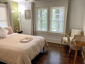 2 bedrooms, in-room safe, desk, iron/ironing board