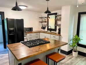 冰箱、微波炉、烤箱、炉灶