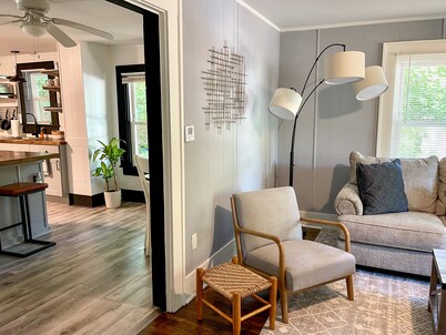 NEW! Modern & Cozy close to Downtown Attractions!