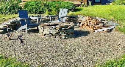 The Homestead - Walk to village, bring the pup!