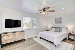 3 bedrooms, desk, iron/ironing board, WiFi