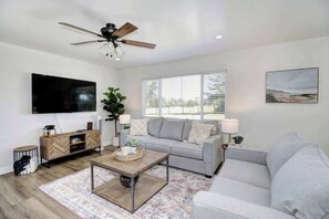 Televisión y oficina 