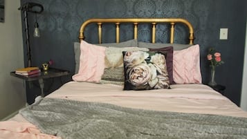 Chambre | Lit avec matelas en mousse à mémoire, décor unique, ameublement unique