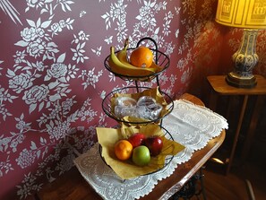 Free daily cooked-to-order breakfast 