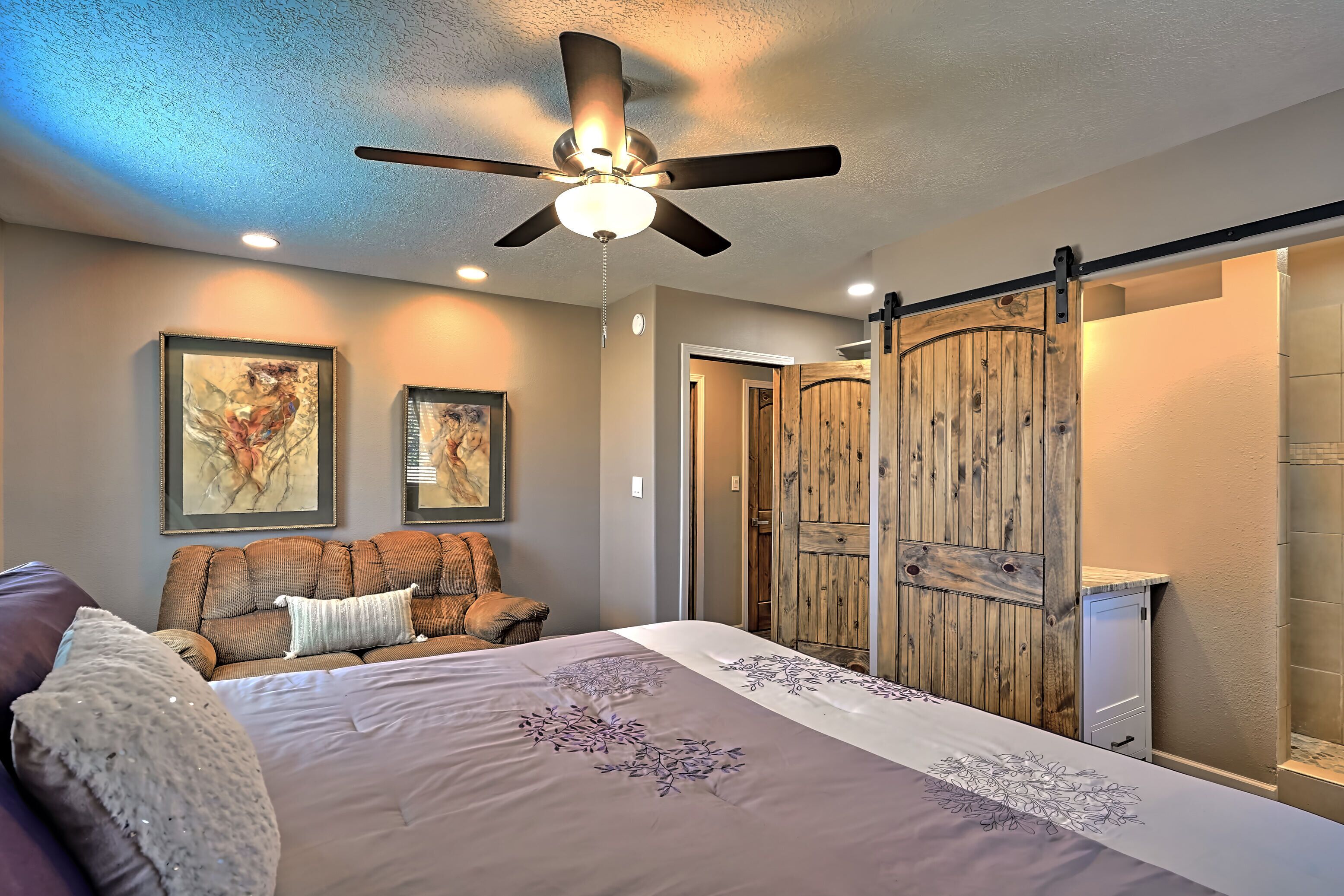 2 makuuhuonetta, tallelokero huoneessa, ilmainen Wi-Fi, vuodevaatteet