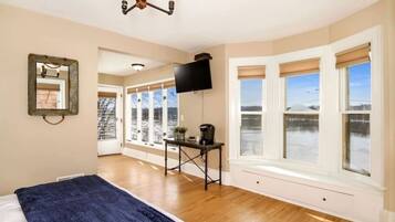 5 bedrooms, cribs/infant beds, WiFi (free)