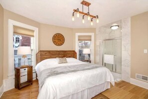 5 soverom, barnesenger, reiseseng for barn og wi-fi (inkludert)