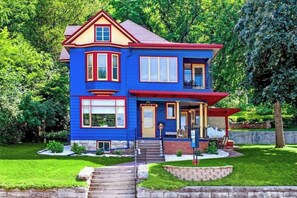 Exterior - Farmhouse Apartment - River Road Historic Home (Fountain City)