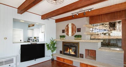 Farmhouse Apartment - River Road Historic Home