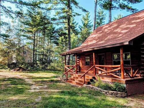 Lakefront Log Cabin w/Loft, Kayaks, Canoe, EV