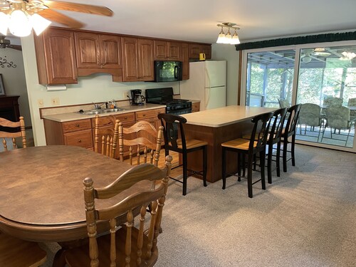 Cozy Lake House: Ark Encounter, Kincaid Lake, KY- Fishing, Scenic Get-Away