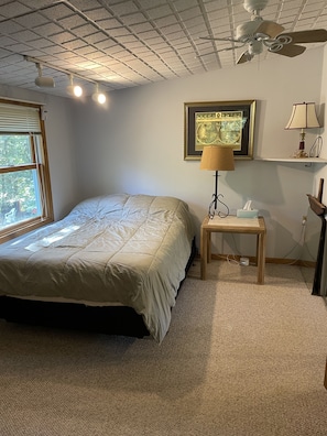 3 bedrooms, desk, free WiFi, bed sheets