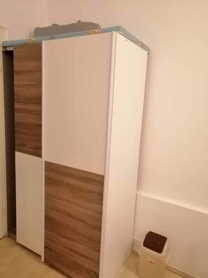 Appartement Duplex Confort | Coffres-forts dans les chambres, rideaux occultants, lit parapluie