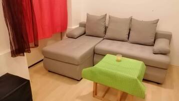 Comfort-Maisonette | Wohnbereich | Computerbildschirme