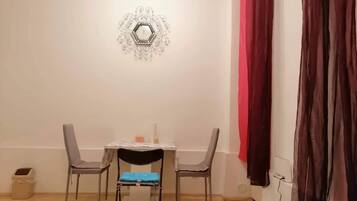 Comfort-Maisonette | Wohnbereich | Computerbildschirme