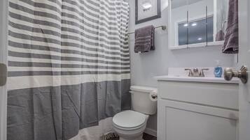 Combined shower/bathtub