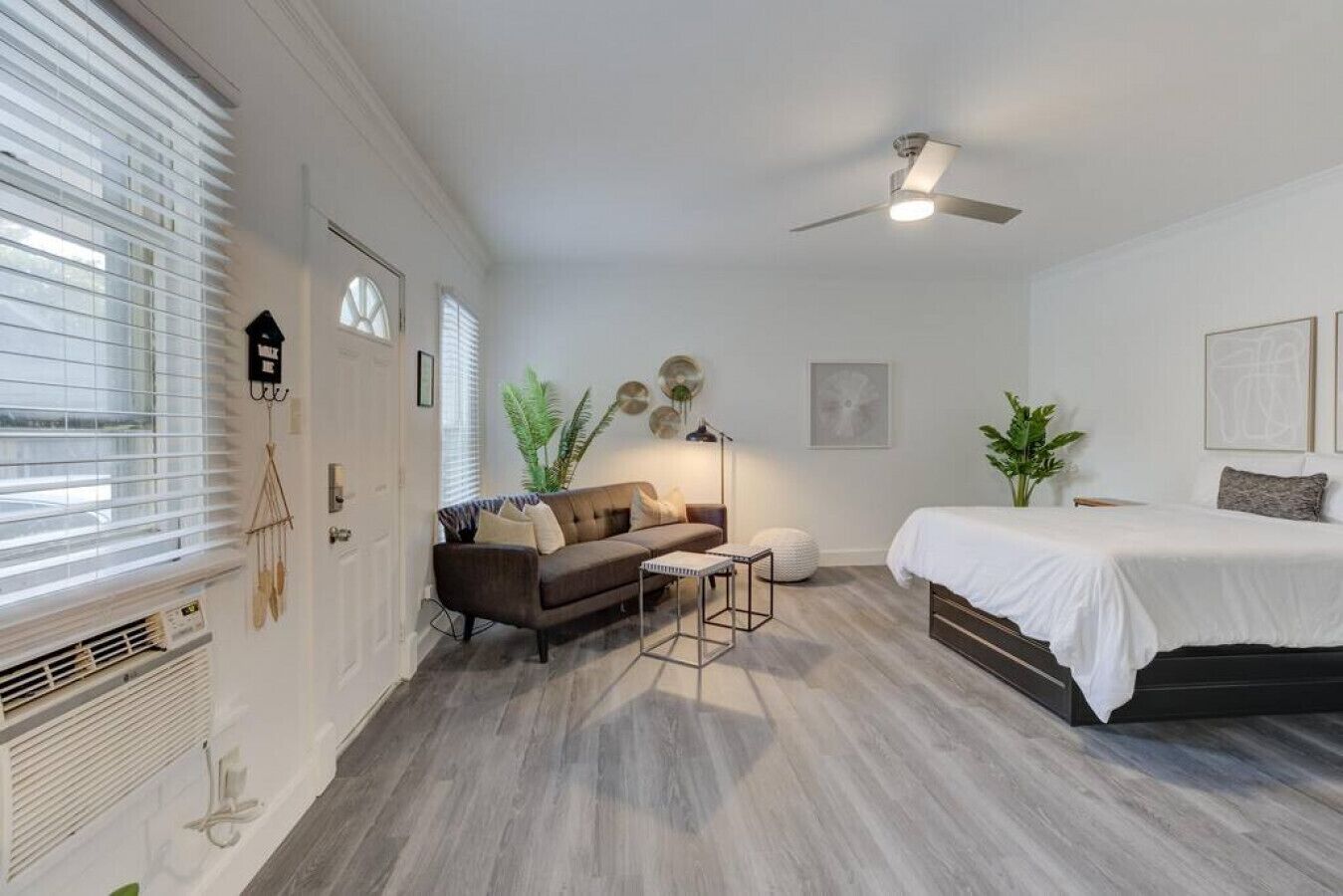 1 bedroom, desk, iron/ironing board, WiFi