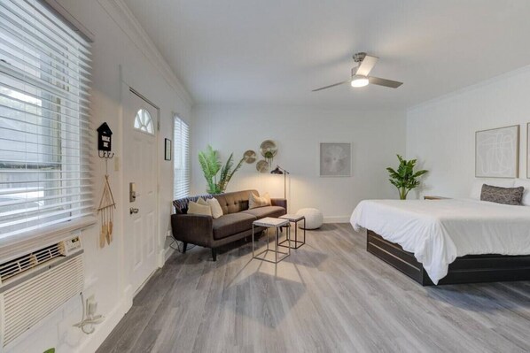 1 bedroom, desk, iron/ironing board, WiFi