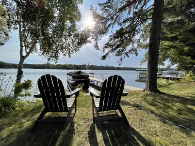 Cozy house just feet from the water.   "Lake Life"  70 minutes from Maple Grove