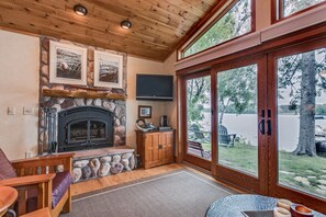 Smart TV, fireplace, stereo