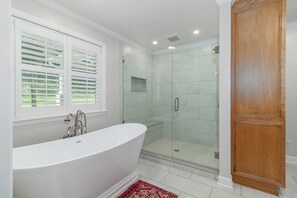 Combined shower/tub