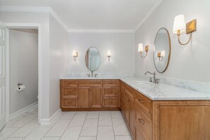 Combined shower/bathtub - Masters 2024, 1.5 miles to the Augusta National (Augusta)