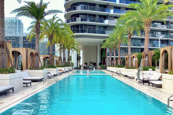 Pool - Stylish Studio – Steps from City Centre! (Brickell)