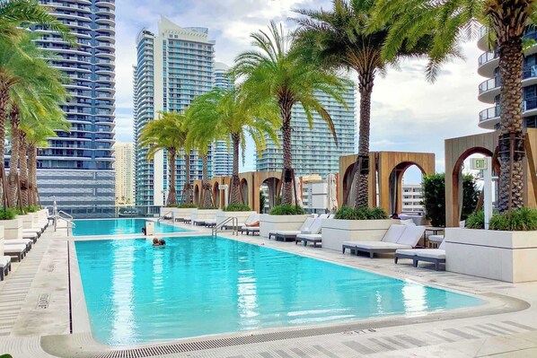 Pool - Stylish Studio – Steps from City Centre! (Brickell)