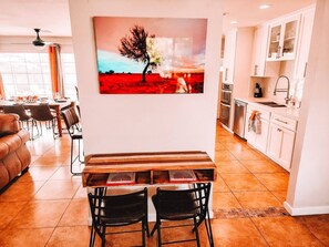Interior - Glendale Heated Pool Pet Friendly (Glendale)