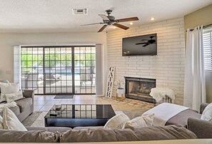 Smart TV, fireplace, computer monitors