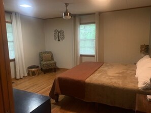 2 bedrooms, desk, iron/ironing board, free WiFi