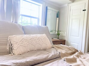 1 bedroom, free WiFi, bed sheets - Bonnabel Haus w/ Stocktank Pool ft. on DIY Network (Robert)