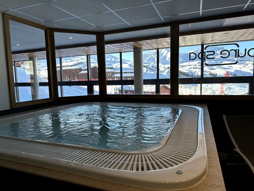 Beautiful ski in ski out apartment