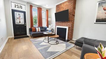 TV connectée, chaîne hi-fi, espaces bureaux, écrans d'ordinateur