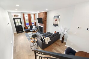 TV connectée, chaîne hi-fi, espaces bureaux, écrans d'ordinateur