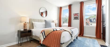 3 habitaciones, escritorio, tabla de planchar con plancha y wifi gratis