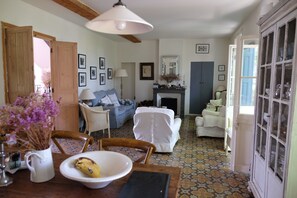 Living area - Stunning Mas 7 minutes from the sea (Saint-Génis-des-Fontaines)