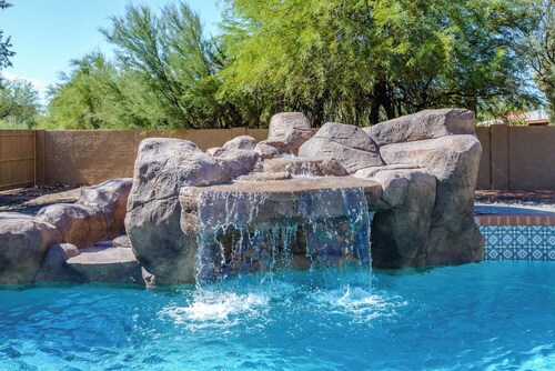 Southwest Style w/ a Modern Touch-Pool, Hot-Tub, Views in Cave Creek!