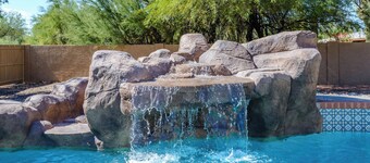 Southwest Style w/ a Modern Touch-Pool, Hot-Tub, Views in Cave Creek!