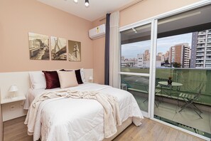 Strykejern/-brett, internettilgang og sengetøy