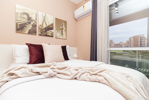 Strykejern/-brett, internettilgang og sengetøy